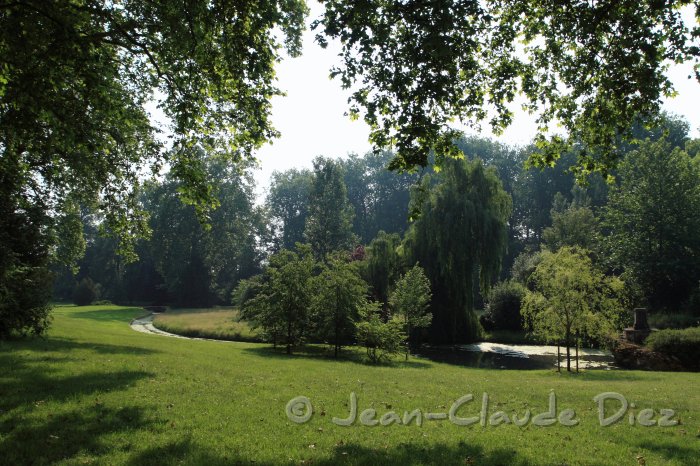 FontainebleauJA07.JPG - Au jardin anglais du château de Fontainebleau