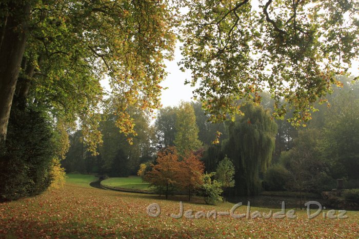 FontainebleauJA08.JPG - Au jardin anglais du château de Fontainebleau