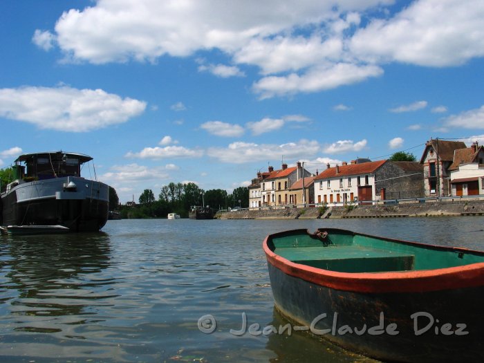 loing01.jpg - Saint-Mammès vu du port de Veneux-les-Sablons